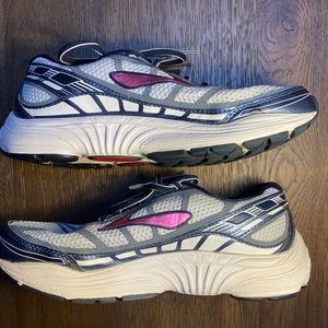 Brooks Dyad 8 - Like New